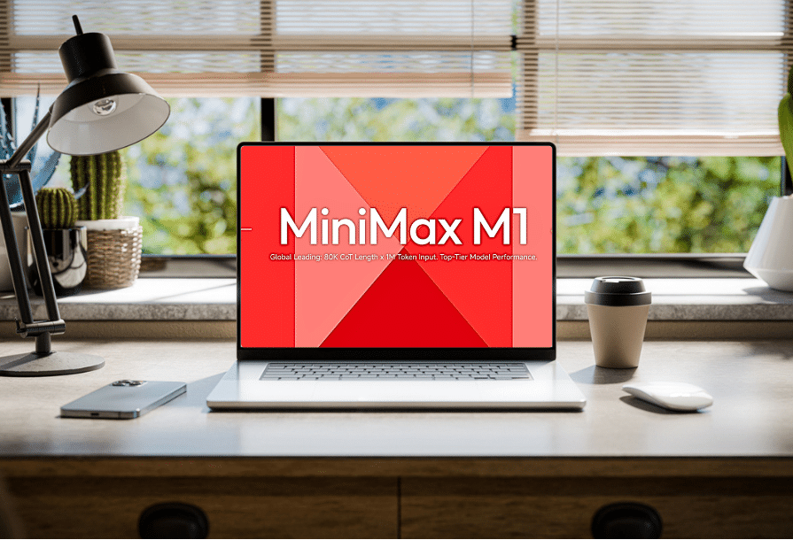 Ordinateur portable ouvert sur un bureau, on voit son écran afficher une page avec avec le logo de l'IA chinoise MiniMax-M1.